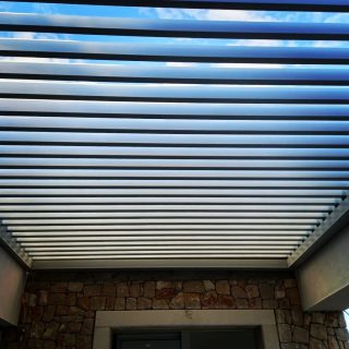 Bioklimatska pergola #bioclimatic #iž
.
.
.
#awnings #shutters #awning #homedecor #outdoorliving #rollerblinds #backyard #interiordesign #architecture #patioenclosures #externalblinds #home #verticalblinds #lattice #windowtreatments #design #outdoorblinds #windowfurnishings #canopy #upholstery #decor #patiocovers #windowcoverings #patiocover #homedesign #zadarplast #tenda